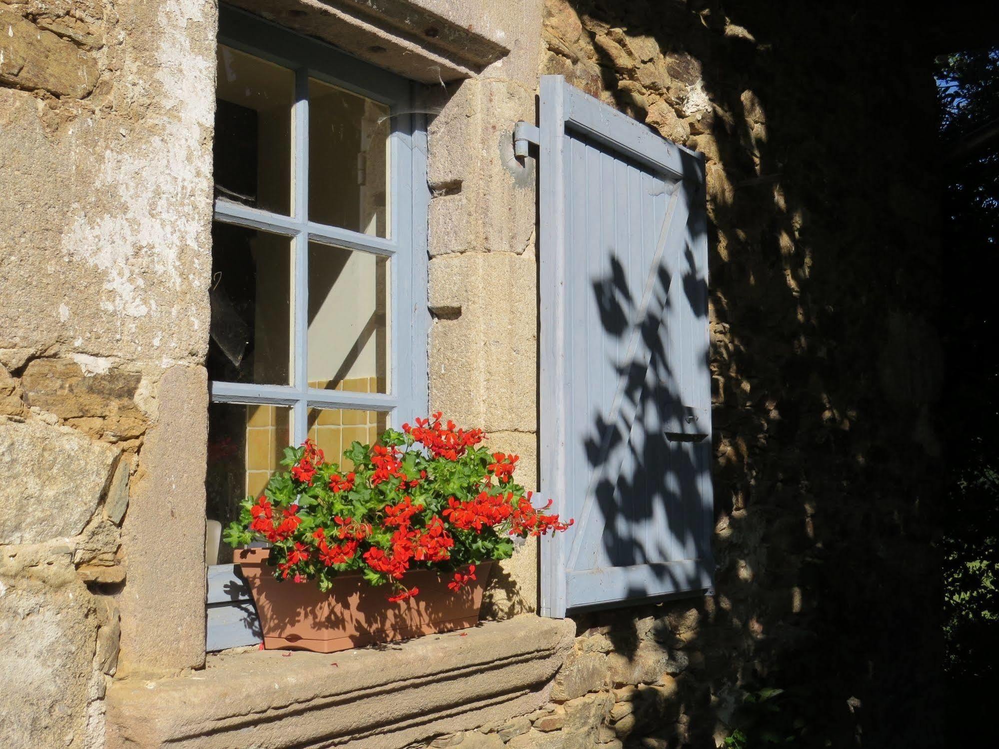Domaine De La Clauzade Bed and Breakfast Saint-Germain-les-Vergnes Eksteriør billede